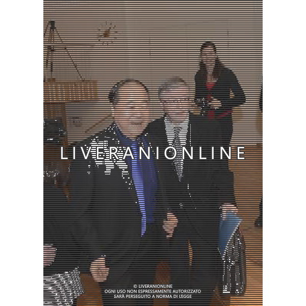 (121209) -- STOCKHOLM, Dec. 9, 2012 () -- Chinese writer and winner of the 2012 Nobel Prize for Literature Mo Yan (L) arrives at Stockholm University in Stockholm, capital of Sweden on Dec. 9, 2012. (/Wu Wei) (bxq) ©photoshot/AGENZIA ALDO LIVERANI SAS - ITALY ONLY - Lo scrittore cinese Mo Yan vincitore del Premio Nobel per la letteratura 2012 a Stoccolma, capitale della Svezia il 9 dicembre 2012.