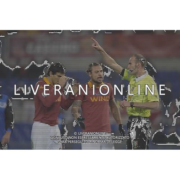 Roma - 11/12/2012 - Stadio Olimpico - Ottavi di finale TIM CUP 2012/2013 - Roma vs Atalanta - nella foto: l\'arbitro russo espelle osvaldo Â© Fabrizio Corradetti - Ag. Aldo Liverani sas
