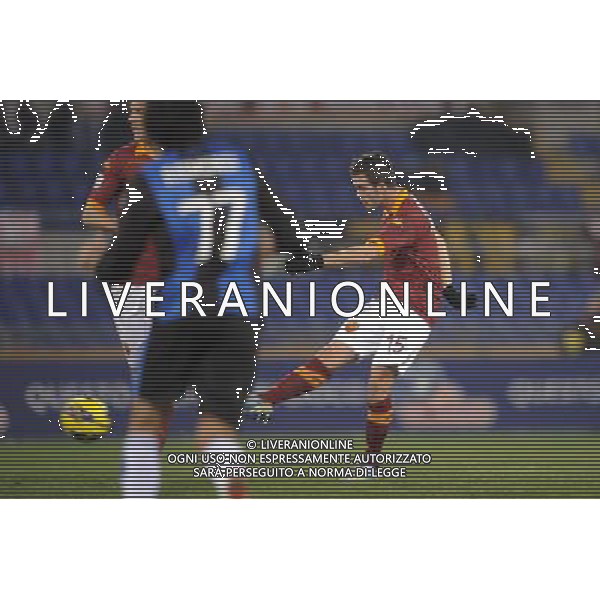Roma - 11/12/2012 - Stadio Olimpico - Ottavi di finale TIM CUP 2012/2013 - Roma vs Atalanta - nella foto: Il gol di Miralem Pjanic Â© Fabrizio Corradetti - Ag. Aldo Liverani sas