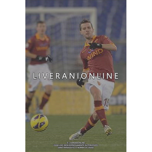 Roma - 11/12/2012 - Stadio Olimpico - Ottavi di finale TIM CUP 2012/2013 - Roma vs Atalanta - nella foto: Miralem Pjanic Â© Fabrizio Corradetti - Ag. Aldo Liverani sas