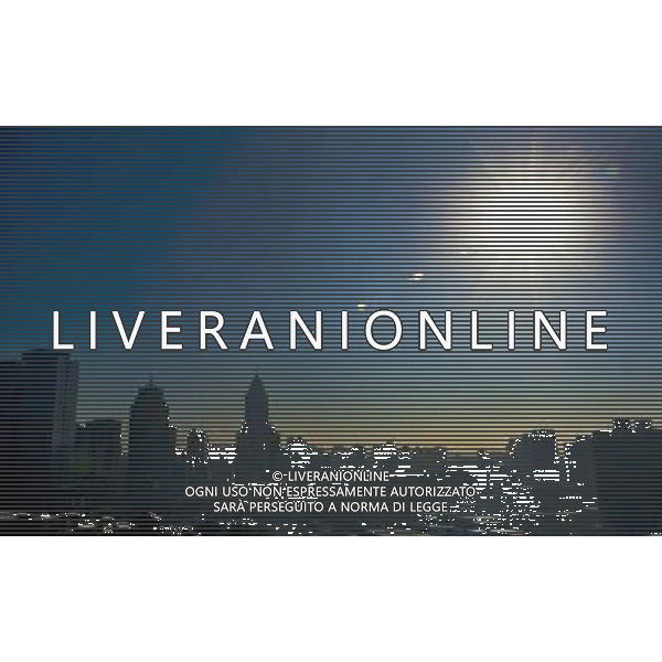 (121211) -- URUMQI, Dec. 11, 2012 () -- Photo taken on Dec. 10, 2012 shows the scene of Urumqi, capital of northwest China\'s Xinjiang Uygur Autonomous Region. According to the local environmental protection agency, up to Dec. 10, Urumqi had 279 days of fairly good air quality in 2012, three days more than that in 2011. (/Wang Fei) (mp) ©photoshot/AGENZIA ALDO LIVERANI SAS - ITALY ONLY - Veduta panoramica della citta\' di Urumqi, capitale della regione nord-occidentale cinese dello Xinjiang Uygur Cina 10 dicembre 2012