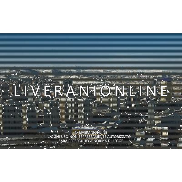 (121211) -- URUMQI, Dec. 11, 2012 () -- Photo taken on Dec. 10, 2012 shows the scene of Urumqi, capital of northwest China\'s Xinjiang Uygur Autonomous Region. According to the local environmental protection agency, up to Dec. 10, Urumqi had 279 days of fairly good air quality in 2012, three days more than that in 2011. (/Wang Fei) (mp) ©photoshot/AGENZIA ALDO LIVERANI SAS - ITALY ONLY - Veduta panoramica della citta\' di Urumqi, capitale della regione nord-occidentale cinese dello Xinjiang Uygur Cina 10 dicembre 2012