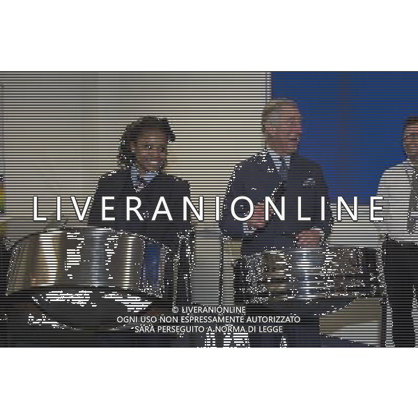 The Prince of Wales visiting the Pimlico Academy to mark the 10 anniversary of the Prince\'s teaching institute and education summer schools . The Prince plays the steel drums with pupil Kari- Ann Desilva . ©photoshot/AGENZIA ALDO LIVERANI SAS - ITALY ONLY - REALI INGLESI: Il Principe Carlo d\'inghilterra in visita all\'Accademia Pimlico in occasione del 10mo anniversario di insegnamento dell\'istituto del Principe e corsi estivi di istruzione