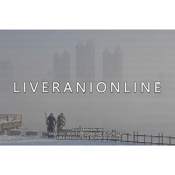 (121212) -- JILIN, Dec. 12, 2012 () -- Photo taken on Dec. 12, 2012 shows the foggy scenery in Jilin City, northeast China\'s Jilin Province. (/Wang Mingming) (zkr) ©photoshot/AGENZIA ALDO LIVERANI SAS - ITALY ONLY - Neve - fredddo- inverno 12 Dicembre 2012 paesaggio con alberi coperti dal ghiaccio e brina nella citta\' di Jilin, Provincia nord-est della Cina.