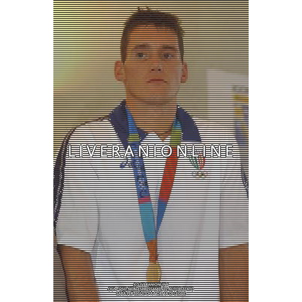 MEDA 25/08/04 -COMUNE- FESTA ORGANIZZATA PER IL RIENTRO DEL CAMPIONE OLIMPICO IGOR CASSINA NELLA FOTO: CASSINA IGOR, CAMPIONE OLIMPICO DI GINNASTICA PH: STEFANO CAPRA/AG. ALDO LIVERANI