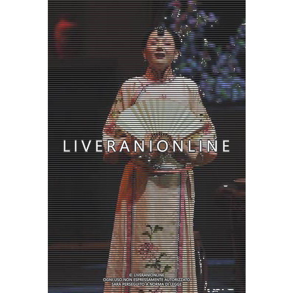 (121215) -- BEIJING, Dec. 15, 2012 () -- Leading actress Cheng Lisha preforms during the rehearsal of the drama Return on a Snowy Night at National Center for the Performing Arts in Beijing, capital of China, Dec. 14, 2012. Return on a Snowy Night, a drama created by Chinese dramatist Wu Zuguang in the 1940s, tells a miserable story that Wei Liangsheng, a well-known Peking Opera performer, and Yuan Yuchun, a high-ranking official\'s concubine, fell in love with each other, then were split apart for 20 years and eventually became \'butterfly lovers.\' (/Li Yan) (lfj) ©photoshot/Agenzia Aldo Liverani Sas - ITALY ONLY - Attori durante le prove dello spettacolo teatrale presso il Centro Nazionale per le Arti dello Spettacolo a Pechino, capitale della Cina, 14 dicembre 2012.