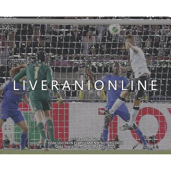 ©Kyodo/MAXPPP - 16/12/2012 ; YOKOHAMA, Japan - Paulo Guerrero (9) of the South American champions Corinthians heads home in the 69th minute of soccer\'s Club World Cup final against European champions Chelsea in Yokohama, near Tokyo, on Dec. 16, 2012. Corinthians beat Chelsea 1-0 to be the Club World Cup winner. (Kyodo) AG ALDO LIVERANI S A S ONLY ITALY