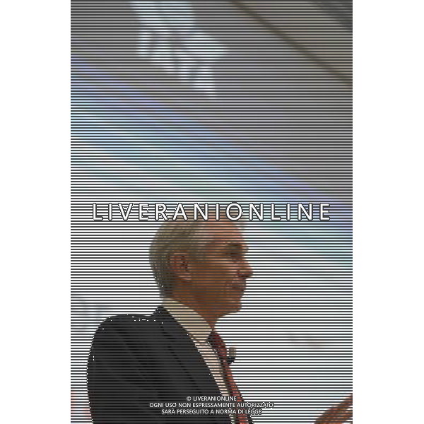 (121213) -- GENEWA, Dec. 13, 2012 () -- Tony Tyler, Director General and CEO of the International Air Transport Association (IATA), speaks during an IATA Global Media Day in Geneva, Switzerland, on Dec. 13, 2012. IATA announced an upward revision to its industry financial outlook. For 2012, airlines are expected to earn a profit of $6.7 billion, higher than the $4.1 billion forecast in October. (/Wang Siwei) (jl) ©photoshot/AGENZIA ALDO LIVERANI SAS - ITALY ONLY - Tony Tyler direttore generale e amministratore delegato della International Air Transport Association (IATA), a Ginevra , Svizzera, il 13 dicembre 2012.