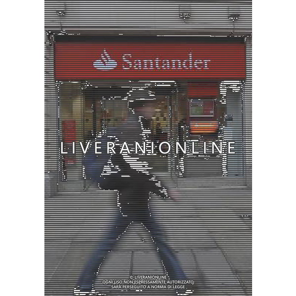 The logo of the giant Spanish banking group Santander will soon hang above more than a thousand former branches of the Abbey and Bradford \' Bingley banks ©photoshot/AGENZIA ALDO LIVERANI SAS - ITALY ONLY - Il logo del gruppo Santander colosso bancario spagnolo