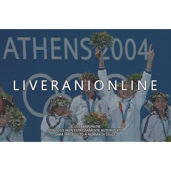 Olimpiadi Atene 26/08/2004 finale pallanuoto Setterosa Italia - Grecia nella foto la premiazione foto marco luzzani/ag aldo liverani
