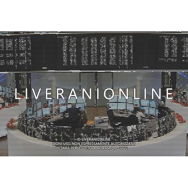(121219) -- FRANKFURT, Dec. 19, 2012 () -- Traders work at Frankfurt Stock Exchange in Frankfurt, Germany, Dec. 19, 2012. Frankfurt\'s DAX 30 added 0.19 percent to 7668.50 points on Wednesday. (/Luo Huanhuan) ©PHOTOSHOT/AGENZIA ALDO LIVERANI SAS - ITALY ONLY - Operatori della Borsa di Francoforte, Germania