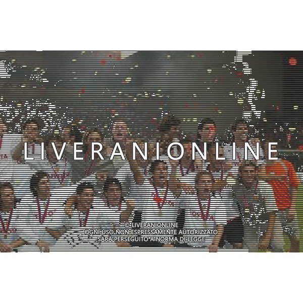 Porto - valencia supercoppa europea Monaco 27/08/04 nella foto l\'esultanza del valencia vincitore della supercoppa foto filippo venezia/ag aldo liverani