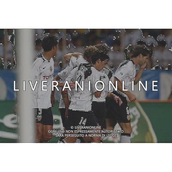 Porto - valencia supercoppa europea Monaco 27/08/04 nella foto l\'esultanza del valencia foto gianni nucci/ag aldo liverani