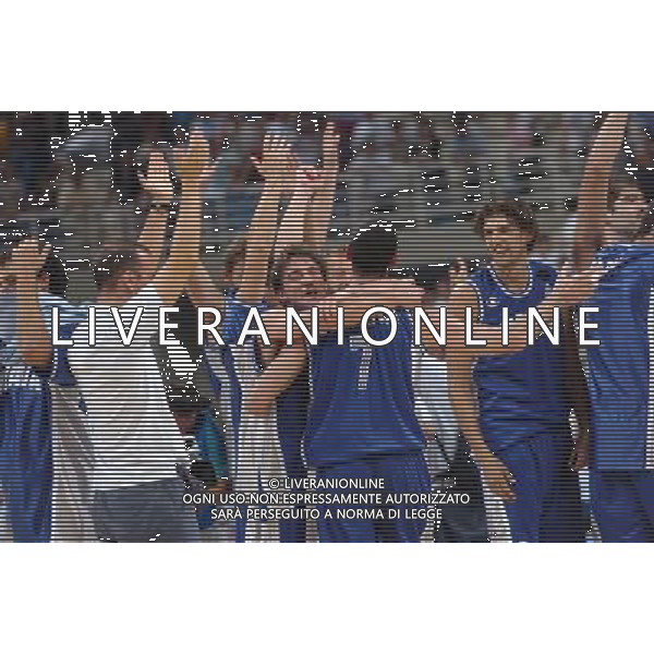 OLIMPIADI DI ATENE 28/08/04 SEMIFINALE DI BASKET ITALIA-LITUANIA NELLA FOTO ESULTANZA ITALIA PH MARCO LUZZANI/AG.ALDO LIVERANI