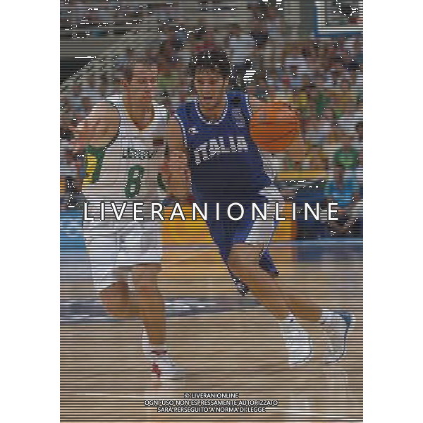 OLIMPIADI DI ATENE 28/08/04 SEMIFINALE DI BASKET ITALIA-LITUANIA NELLA FOTO BASILE GIANLUCA PH MARCO LUZZANI/AG.ALDO LIVERANI