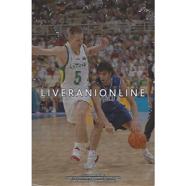 OLIMPIADI DI ATENE 28/08/04 SEMIFINALE DI BASKET ITALIA-LITUANIA NELLA FOTO BASILE GIANLUCA PH MARCO LUZZANI/AG.ALDO LIVERANI