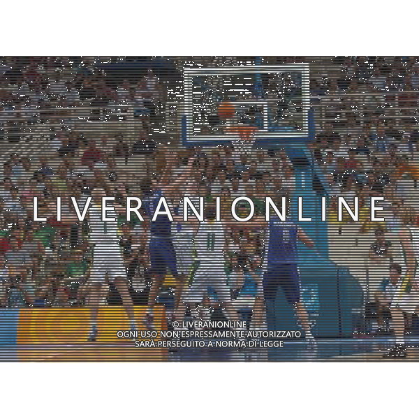 OLIMPIADI DI ATENE 28/08/04 SEMIFINALE DI BASKET ITALIA-LITUANIA NELLA FOTO GALANDA GIACOMO PH MARCO LUZZANI/AG.ALDO LIVERANI