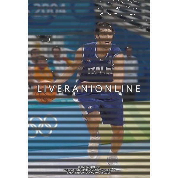 OLIMPIADI DI ATENE 28/08/04 SEMIFINALE DI BASKET ITALIA-LITUANIA NELLA FOTO BASILE GIANLUCA PH MARCO LUZZANI/AG.ALDO LIVERANI