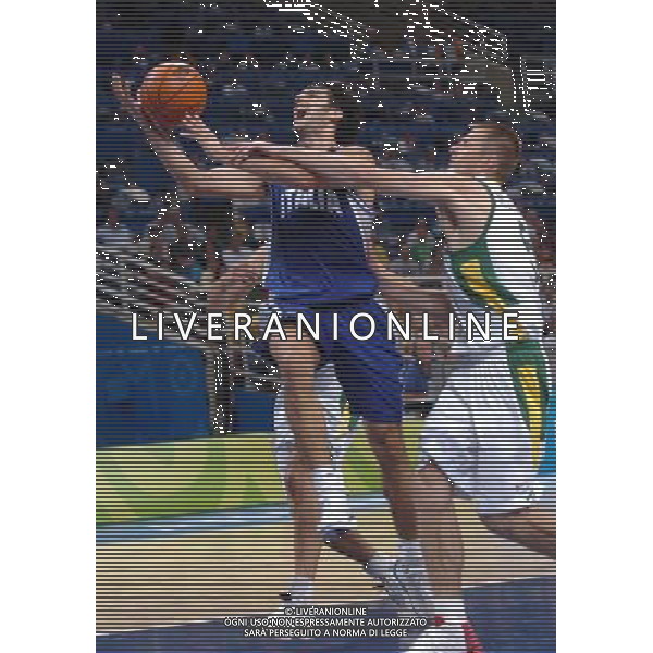 OLIMPIADI DI ATENE 28/08/04 SEMIFINALE DI BASKET ITALIA-LITUANIA NELLA FOTO BASILE GIANLUCA PH MARCO LUZZANI/AG.ALDO LIVERANI