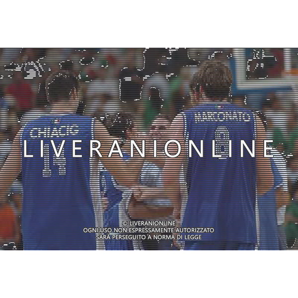 OLIMPIADI DI ATENE 28/08/04 SEMIFINALE DI BASKET ITALIA-LITUANIA NELLA FOTO ESULTANZA ITALIA PH MARCO LUZZANI/AG.ALDO LIVERANI