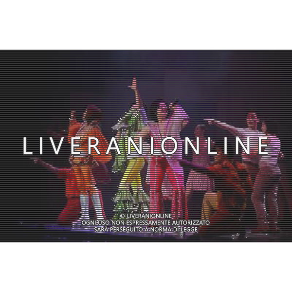 (121227) -- LANZHOU, Dec. 27, 2012 () -- Actors and actresses perform in musical \'Mamma Mia!\' at the Gansu Grand Theater in Lanzhou, capital of northwest China\'s Gansu Province, Dec. 26, 2012. The Chinese version of classic musical \'Mamma Mia!\' was staged in Gansu with six performances starting from Dec. 25. Over 42 million people across the world have seen the musical since the original London production opened in 1999. (/Zhang Meng) (zc) ©photoshot/AGENZIA ALDO LIVERANI SAS - ITALY ONLY - Attori e attrici si esibirscono nella versione cinese del classico musical \'Mamma Mia!\' presso il Gran Teatro Gansu a Lanzhou, in Cina 26 Dicembre, 2012.