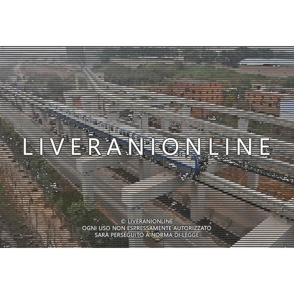 (121228) -- CHONGQING, Dec. 28, 2012 () -- Il Treno della monorotaia della linea numero 3 line di Chongqing nel sud ovest della Cina, Dec. 28, 2012 (/Liu Chan) (zn) ©Photoshot/AGENZIA ALDO LIVERANI SAS-ITALY ONLY - EDITORIAL USE ONLY