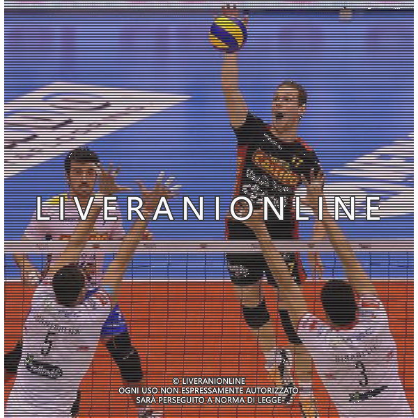 Del Monte Coppa Italia Serie A1 di Volley 2012 Semifinale 1 Milano - 29.12.2012 Itas Diatec Trentino-Tonno Calippo Vibo Valentia Nella Foto:tine urnaut /Ph.Vitez-Ag. Aldo Liverani
