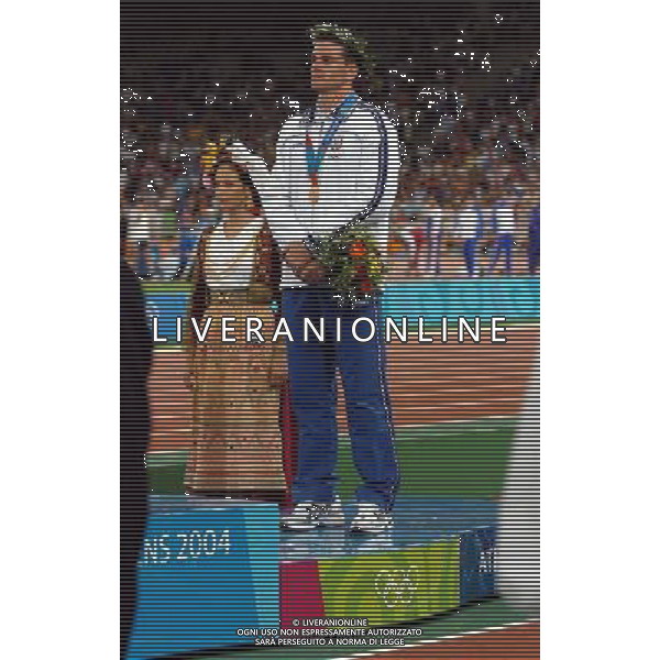 OLIMPIADI ATENE 2004 NELLA FOTO: GIBILISCO GIUSEPPE RICEVE LA MEDAGLIA DI BRONZO PH: LUZZANI/LIVERANI