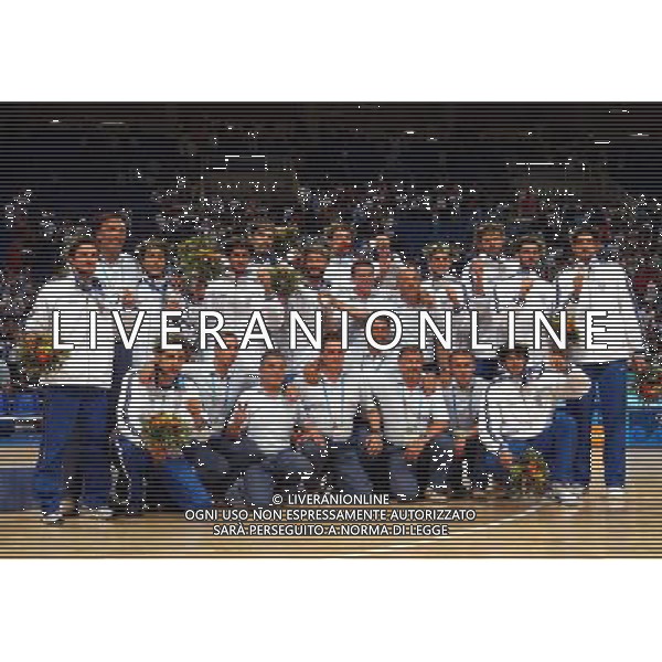ATENE 28/08/04 -OLIMPIADI 2004- FINALE PALLACANERSTRO MASCHILE ITALIA-ARGENTINA NELLA FOTO: PREMIAZIONE(ARGENTO) PH: LUZZANI/AG. ALDO LIVERANI