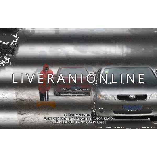 (130101) -- CHANGCHUN, Jan. 1, 2013 () -- A sanitation worker cleans the snow on a street in Changchun, capital of northeast China\'s Jilin Province, Jan. 1, 2013. Many parts of Jilin saw the first snow in this year on Tuesday. (/Lin Hong) (zz) ©Photoshot/AGENZIA ALDO LIVERANI SAS-ITALY ONLY - EDITORIAL USE ONLY