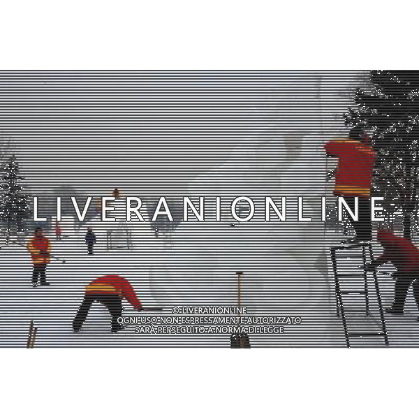(130101) -- HARBIN, Jan. 1, 2013 () -Artisti in Indonesia preparano sculture di neve per il 18th concorso internazionale di sculture di neve di Harbin, capital of northeast China\'s Heilongjiang Province, Jan. 1, 2013(/Wang Jianwei) (lfj) ©Photoshot/AGENZIA ALDO LIVERANI SAS-ITALY ONLY - EDITORIAL USE ONLY