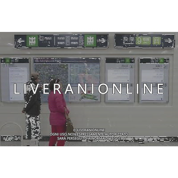 (121230) -- BEIJING, Dec. 30, 2012 () -- Two passengers look at an information board at the newly-opened Baishiqiao South Station of Beijing Subway in Beijing, capital of China, Dec. 30, 2012. Beijing put four new subway lines into operation on Sunday, increasing its daily passenger capacity by about 1.5 million. The new lines have brought the number of subway lines in Beijing to 16, raising the capital city\'s total subway transport capacity to over 9 million passengers per day, said the Beijing Metro Company. (/Zhao Bing) (lmm) ©Photoshot/AGENZIA ALDO LIVERANI SAS-ITALY ONLY - EDITORIAL USE ONLY