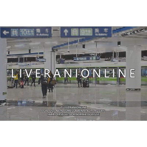 (121230) -- BEIJING, Dec. 30, 2012 () -- Photo taken on Dec. 30, 2012 shows a newly-opened interchange station between Subway Lines 9 and 10 in Beijing, capital of China. Beijing put four new subway lines into operation on Sunday, increasing its daily passenger capacity by about 1.5 million. The new lines have brought the number of subway lines in Beijing to 16, raising the capital city\'s total subway transport capacity to over 9 million passengers per day, said the Beijing Metro Company. (/Zhao Bing) (lmm) ©Photoshot/AGENZIA ALDO LIVERANI SAS-ITALY ONLY - EDITORIAL USE ONLY