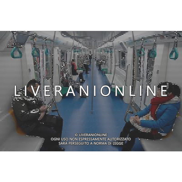 (121230) -- BEIJING, Dec. 30, 2012 () -- Passengers are seen on a train of the northern section of subway line 9 in Beijing, capital of China, Dec. 30, 2012. Beijing put four subway lines into operation on Sunday, part of the city\'s efforts to expand rail transit to ease severe traffic congestion. The new lines bring the number of subway lines in Beijing to 16, with a total length of 442 kilometers, according to authorities. (/Zhang Cheng) (zc) ©Photoshot/AGENZIA ALDO LIVERANI SAS-ITALY ONLY - EDITORIAL USE ONLY