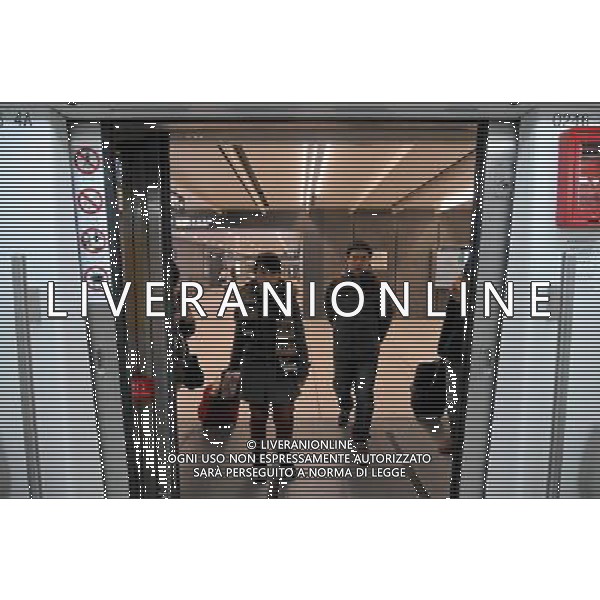 (121230) -- BEIJING, Dec. 30, 2012 () -- Citizens prepare to board a train at the Chegongzhuang Station of the newly-opened subway line 6 in Beijing, capital of China, Dec. 30, 2012. Beijing put four subway lines into operation on Sunday, part of the city\'s efforts to expand rail transit to ease severe traffic congestion. The new lines bring the number of subway lines in Beijing to 16, with a total length of 442 kilometers, according to authorities. (/Zhang Cheng) (zc) ©Photoshot/AGENZIA ALDO LIVERANI SAS-ITALY ONLY - EDITORIAL USE ONLY