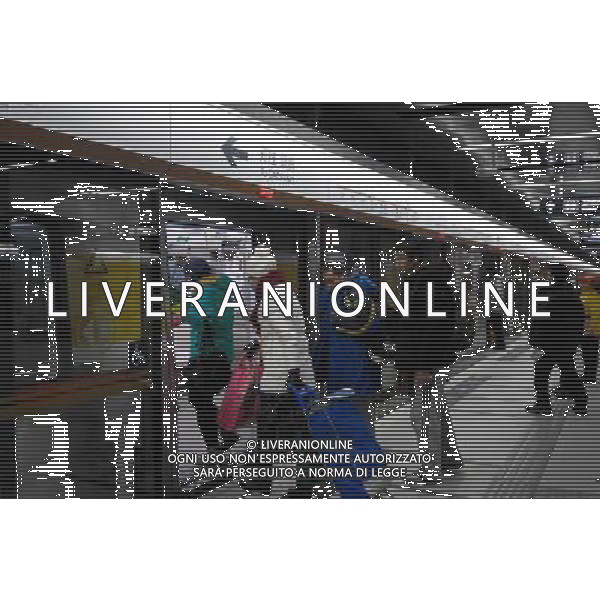 (121230) -- BEIJING, Dec. 30, 2012 () -- Passengers board a train of the newly-opened subway line 6 at Baishiqiao South Station, in Beijing, capital of China, Dec. 30, 2012. Beijing put four subway lines into operation on Sunday, part of the city\'s efforts to expand rail transit to ease severe traffic congestion. The new lines bring the number of subway lines in Beijing to 16, with a total length of 442 kilometers, according to authorities. (/Zhang Cheng) (zc) ©Photoshot/AGENZIA ALDO LIVERANI SAS-ITALY ONLY - EDITORIAL USE ONLY