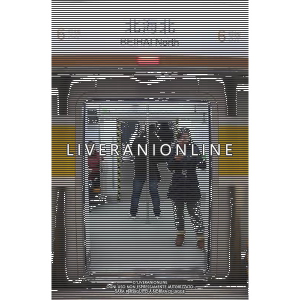 (121230) -- BEIJING, Dec. 30, 2012 () -- Passengers are seen on a train of the newly-opened subway line 6 in Beijing, capital of China, Dec. 30, 2012. Beijing put four subway lines into operation on Sunday, part of the city\'s efforts to expand rail transit to ease severe traffic congestion. The new lines bring the number of subway lines in Beijing to 16, with a total length of 442 kilometers, according to authorities. (/Wan Xiang) (zc) ©Photoshot/AGENZIA ALDO LIVERANI SAS-ITALY ONLY - EDITORIAL USE ONLY