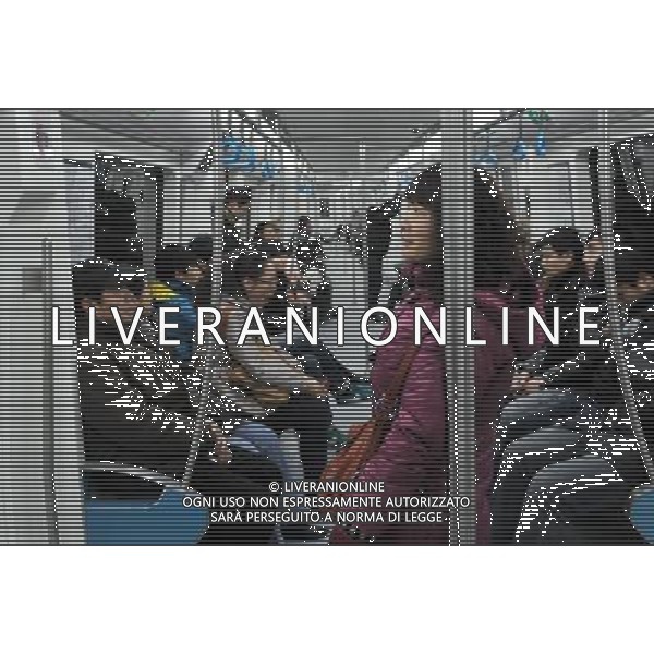 (121230) -- BEIJING, Dec. 30, 2012 () -- Citizens take a train of the second phase of subway line 10 in Beijing, capital of China, Dec. 30, 2012. Beijing put four subway lines into operation on Sunday, part of the city\'s efforts to expand rail transit to ease severe traffic congestion. The new lines bring the number of subway lines in Beijing to 16, with a total length of 442 kilometers, according to authorities. (/Li Wen) (zc) ©Photoshot/AGENZIA ALDO LIVERANI SAS-ITALY ONLY - EDITORIAL USE ONLY