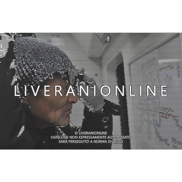 (121230) -- BEIJING, Dec. 30, 2012 () -- A passenger looks at the subway map on a train of the newly-opened subway line 6 in Beijing, capital of China, Dec. 30, 2012. Beijing put four subway lines into operation on Sunday, part of the city\'s efforts to expand rail transit to ease severe traffic congestion. The new lines bring the number of subway lines in Beijing to 16, with a total length of 442 kilometers, according to authorities. (/Li Wen) (zc) ©Photoshot/AGENZIA ALDO LIVERANI SAS-ITALY ONLY - EDITORIAL USE ONLY