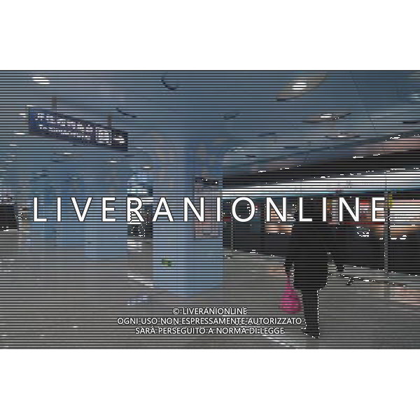 (121230) -- BEIJING, Dec. 30, 2012 () -- A passenger is seen on the platform at the Gongzhufen Station of the southern and western stretches that complete a loop for subway line 10 in Beijing, capital of China, Dec. 30, 2012. Beijing put four subway lines into operation on Sunday, part of the city\'s efforts to expand rail transit to ease severe traffic congestion. The new lines bring the number of subway lines in Beijing to 16, with a total length of 442 kilometers, according to authorities. (/Chen Weisong) (ry) ©Photoshot/AGENZIA ALDO LIVERANI SAS-ITALY ONLY - EDITORIAL USE ONLY