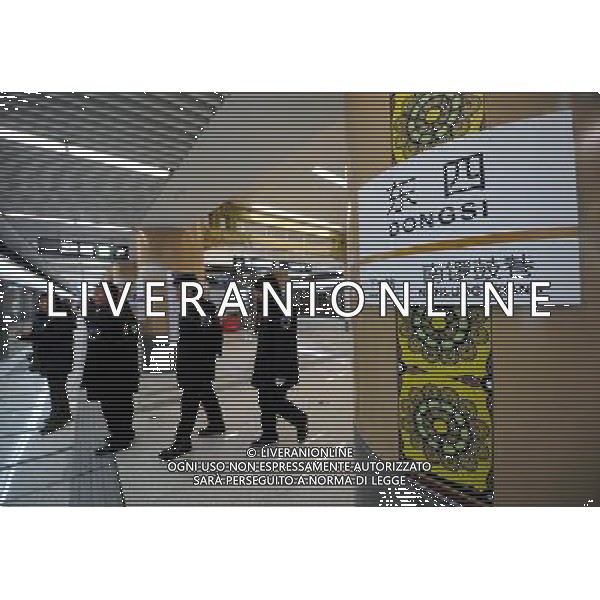 (121230) -- BEIJING, Dec. 30, 2012 () -- People wait on a platform at the Dongsi Station of the newly-opened subway line 6 in Beijing, capital of China, Dec. 30, 2012. Beijing put four subway lines into operation on Sunday, part of the city\'s efforts to expand rail transit to ease severe traffic congestion. The new lines bring the number of subway lines in Beijing to 16, with a total length of 442 kilometers, according to authorities. (/Luo Xiaoguang) (ry) ©Photoshot/AGENZIA ALDO LIVERANI SAS-ITALY ONLY - EDITORIAL USE ONLY