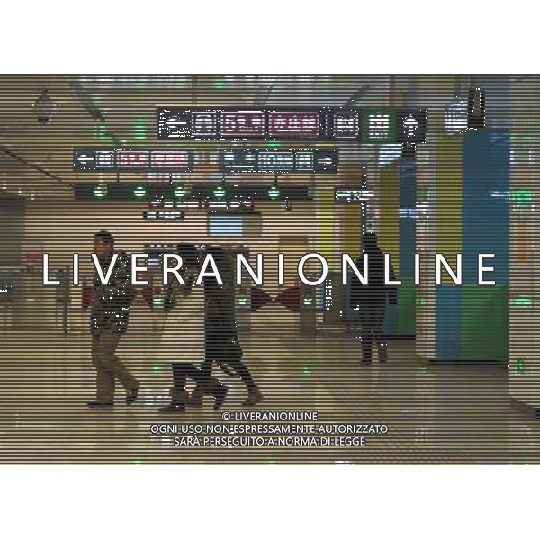 (121230) -- BEIJING, Dec. 30, 2012 () -- Passengers are seen at the Songjiazhuang Transfer Station linking different subway lines in Beijing, capital of China, Dec. 30, 2012. Beijing put four subway lines into operation on Sunday, part of the city\'s efforts to expand rail transit to ease severe traffic congestion. The new lines bring the number of subway lines in Beijing to 16, with a total length of 442 kilometers, according to authorities. (/Luo Xiaoguang) (ry) ©Photoshot/AGENZIA ALDO LIVERANI SAS-ITALY ONLY - EDITORIAL USE ONLY