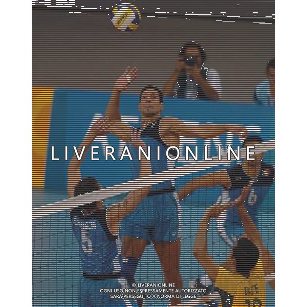 ATENE 29/08/04 -GIOCHI OLIMPICI- FINALE DI PALLAVOLO MASCHILE ITALIA-BRASILE NELLA FOTO: MASTRANGELO SCHIACCIA PH: LUZZANI/AG. ALDO LIVERANI