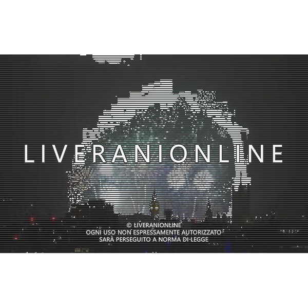 New Year Eve firework in London at midnight on 31st December 2012. ©Photoshot-ITALY ONLY - EDITORIAL USE ONLY/AGENZIA ALDO LIVERANI SAS