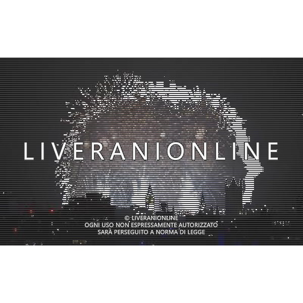 New Year Eve firework in London at midnight on 31st December 2012. ©Photoshot-ITALY ONLY - EDITORIAL USE ONLY/AGENZIA ALDO LIVERANI SAS