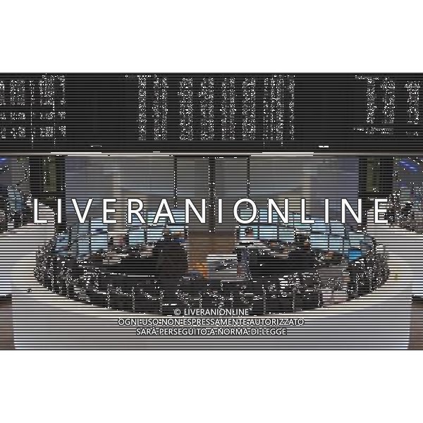 (130103) -- FRANKFURT, Jan. 3, 2013 () -- Traders work at Frankfurt Stock Exchange in Frankfurt, Germany, Jan. 3, 2013. Frankfurt\'s DAX 30 dropped 0.29 percent to 7756.44 points on Thursday. (/Luo Huanhuan) ©Photoshot/AGENZIA ALDO LIVERANI SAS-ITALY ONLY - EDITORIAL USE ONLY