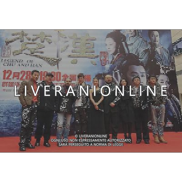 (121218) -- HANGZHOU, Dec. 18, 2012 () -- Leading casts of the TV series \'The Legend of Chu and Han\' attend the audience meeting in Hangzhou, capital of east China\'s Zhejiang Province, Dec. 18, 2012. The show premiered on Zhejiang TV on Tuesday night. (/Wu Huang) (mp) /AGENZIA ALDO LIVERANI SAS/ITALY ONLY - EDITORIAL USE ONLY