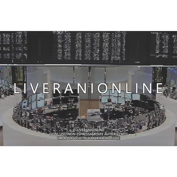 (130108) -- FRANKFURT, Jan. 8, 2013 () -- A trader works at Frankfurt Stock Exchange in Frankfurt, Germany, Jan. 8, 2013. Frankfurt\'s DAX 30 dropped 0.48 percent to 7695.83 points on Tuesday.(/Luo Huanhuan) ©photoshot/AGENZIA ALDO LIVERANI SAS - ONLY ITALY - Borsa di Francoforte Germania