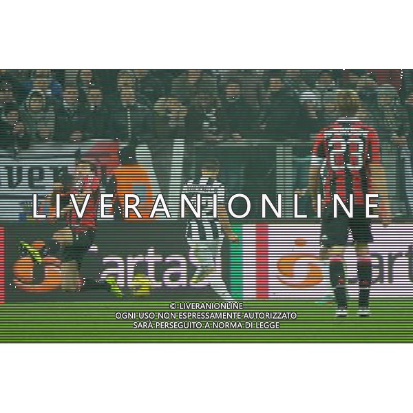 Coppa Italia TIM - Quarti di Finale Torino 9-01-2013 Juventus - Milan nella foto: sull\'1 a 1 Giovinco prova un tiro ribattuto da Acerbi foto Roberto Garavaglia - ag. Aldo Liverani sas