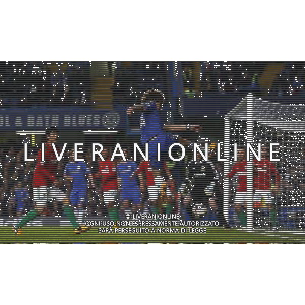 Chelsea\'s David Luiz shoots at the goal Football - Football - Capital One Cup Semi-Final - Chelsea v Swansea City - Wednesday 9th January 2013 - Stamford Bridge - London © CameraSport - 43 Linden Ave. Countesthorpe. Leicester. England. LE8 5PG - Tel: +44 (0) 116 277 4147 - admin@camerasport.com - www.camerasport.com AG ALDO LIVERANI S A S ONLY ITALY